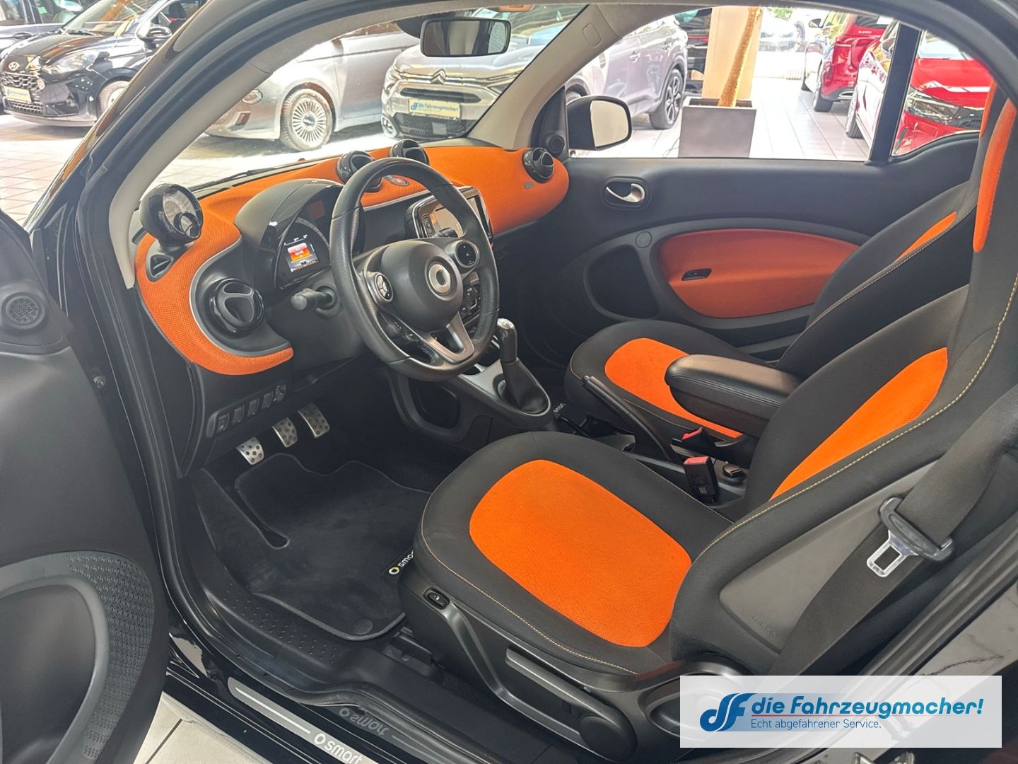 Fahrzeugabbildung Smart fortwo coupe Basis 52 kW Panorama Navi Klimaauto