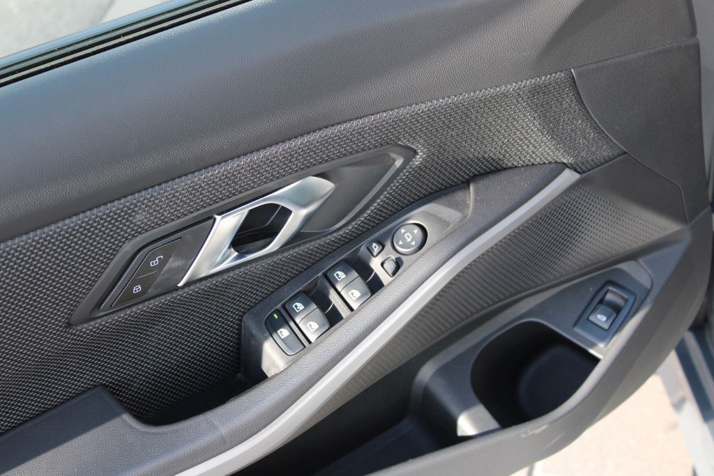 BMW 320 d xDrive Touring NAVI SHZ LED PDC AUT LIVE