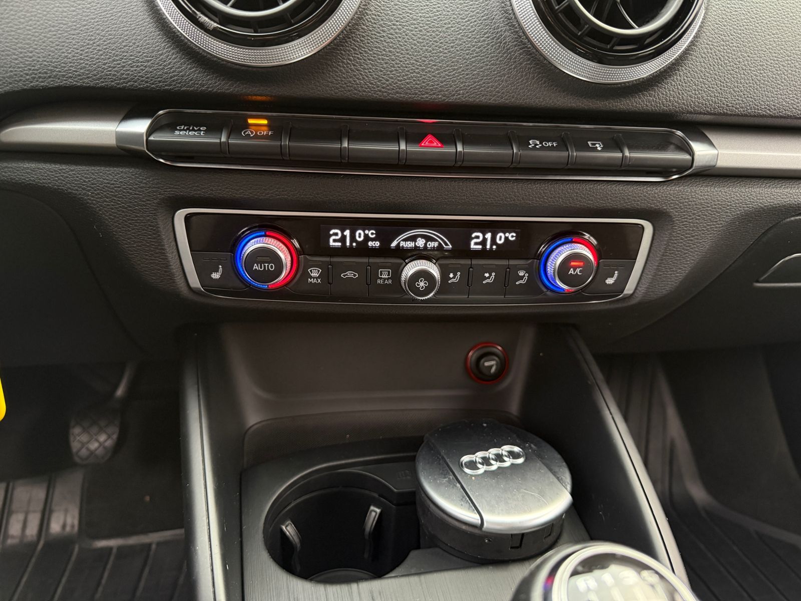 Fahrzeugabbildung Audi A3 1.4 TFSI Sportback Ambition Navi Xenon SHZ