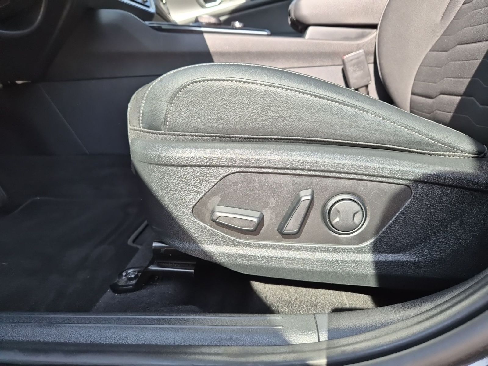 Fahrzeugabbildung Kia SPORTAGE 1.6T AWD DCT SPIRIT STD