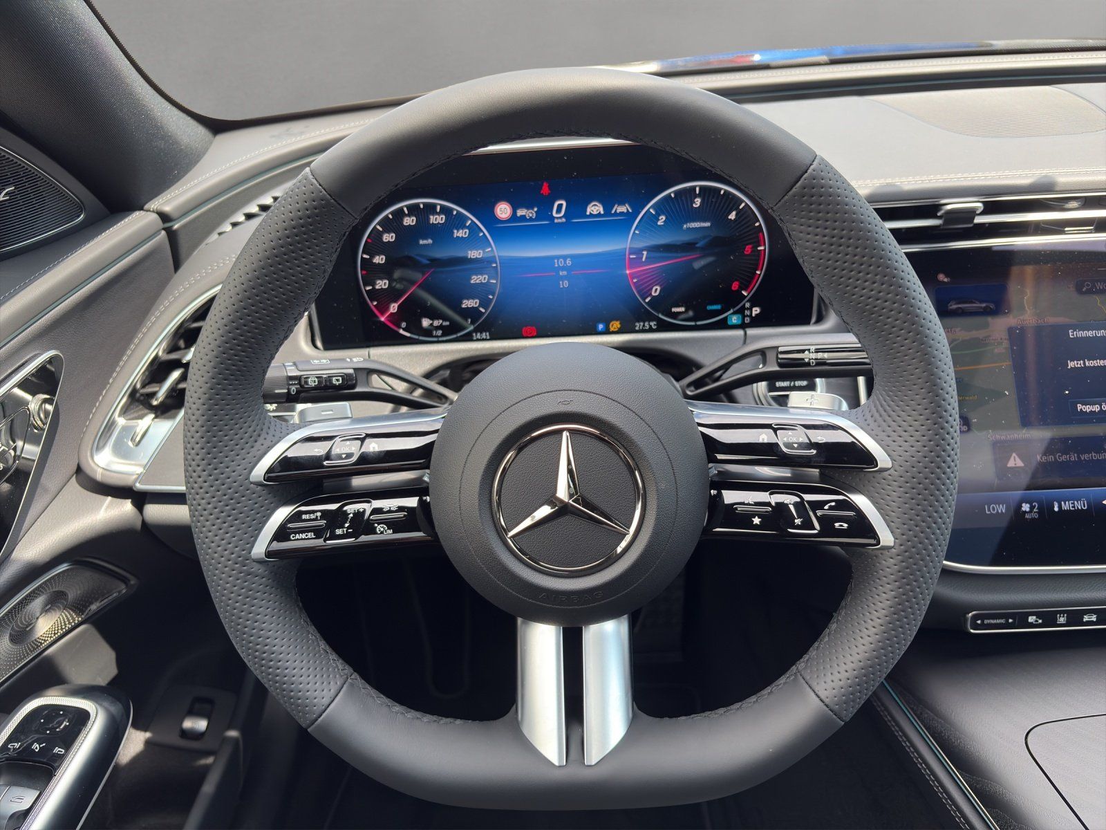 Fahrzeugabbildung Mercedes-Benz E 450 d 4M AMG Head Up Airm Distr Digi Burm AHK
