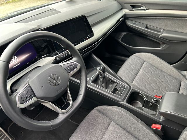 Fahrzeugabbildung Volkswagen Golf 2.0 TDI Move+CarPlay+LED+Navi+AllW.LM+SHZ+