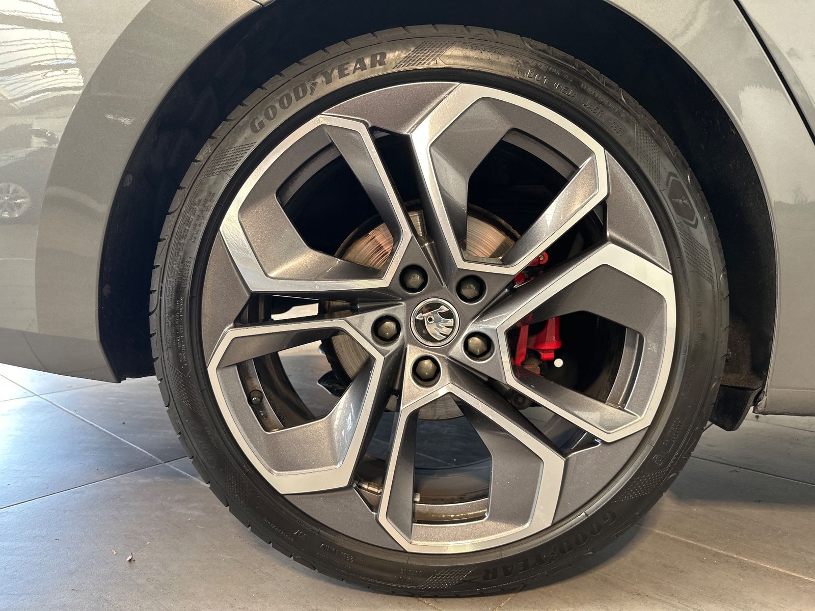 Fahrzeugabbildung SKODA Octavia Combi RS Plus NAV+MATRIX+AHK+ACC+HUD+1HD