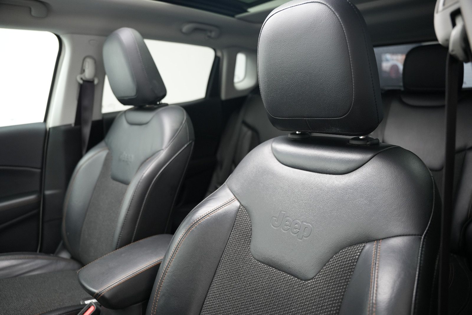 Fahrzeugabbildung Jeep Compass Limited 4WD /PANO/SHZ/L-HEIZ/PDC