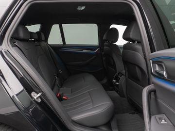 Fahrzeugabbildung BMW 530e M Sport Kamera Laser HUD DAB HiFi Komfort