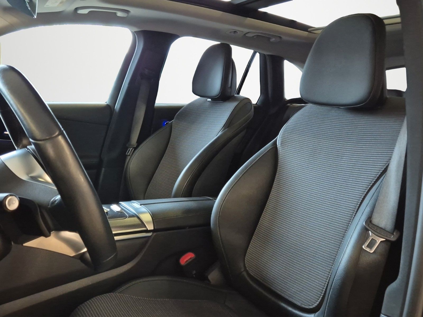 Fahrzeugabbildung Mercedes-Benz GLC300E 4MATIC 360° PANO DIG LIGHT AHK