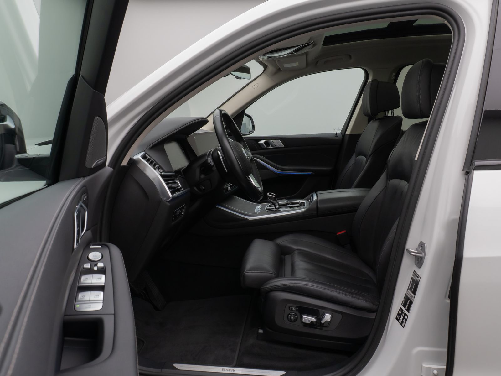 Fahrzeugabbildung BMW X7 xD40d  Panorama Kamera HUD DAB H/K SoftCl AHK