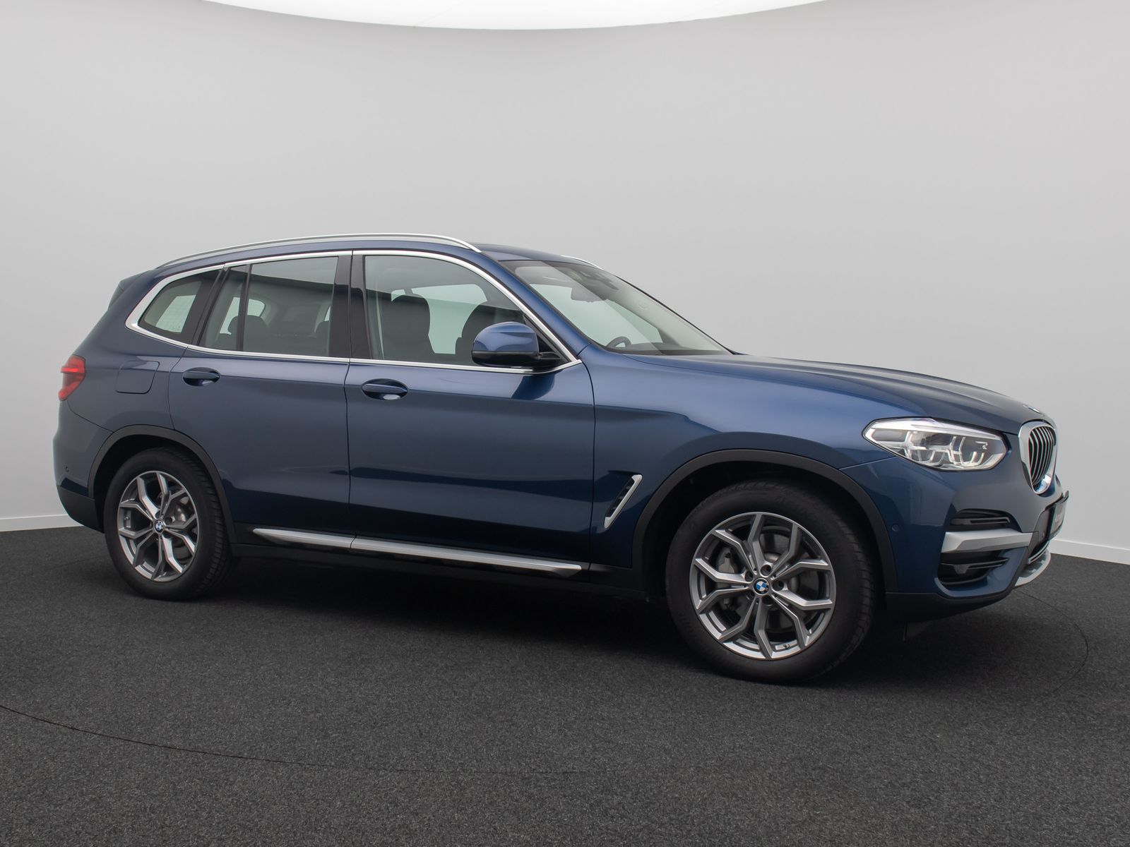 Fahrzeugabbildung BMW X3 xD30e xLine DAB Kamera AHK Alarm Panorama H/K