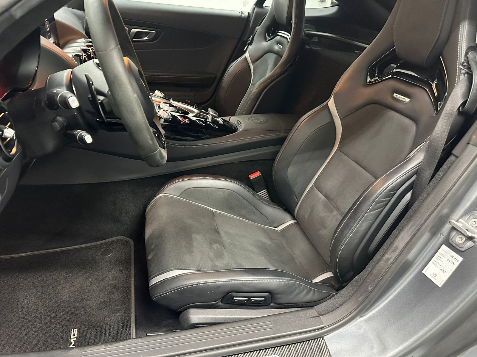 Fahrzeugabbildung Mercedes-Benz AMG GT R 4.0 V8  *KERAMIK*CARBON*PERF.-SITZ*