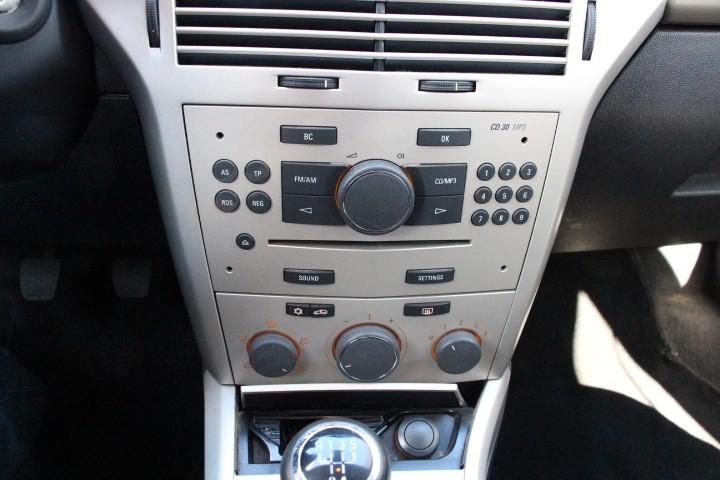 Opel Astra 2007 — photo 19