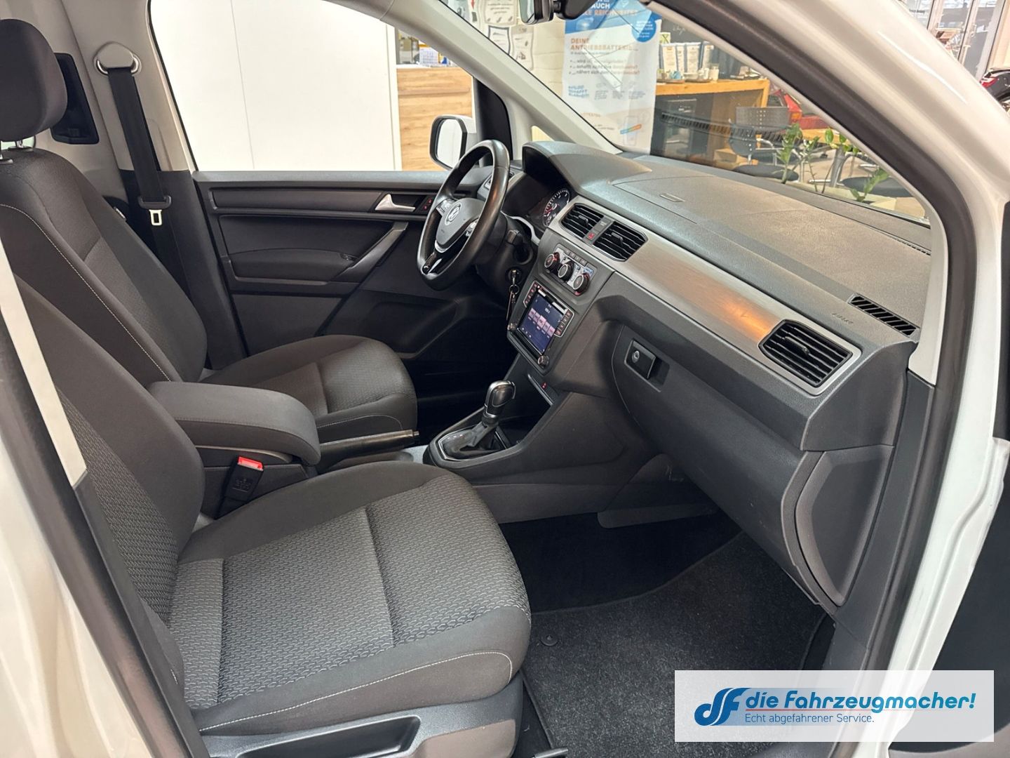 Fahrzeugabbildung Volkswagen Caddy Trendline BMT Navi SHZ Notbremsass. Temp P