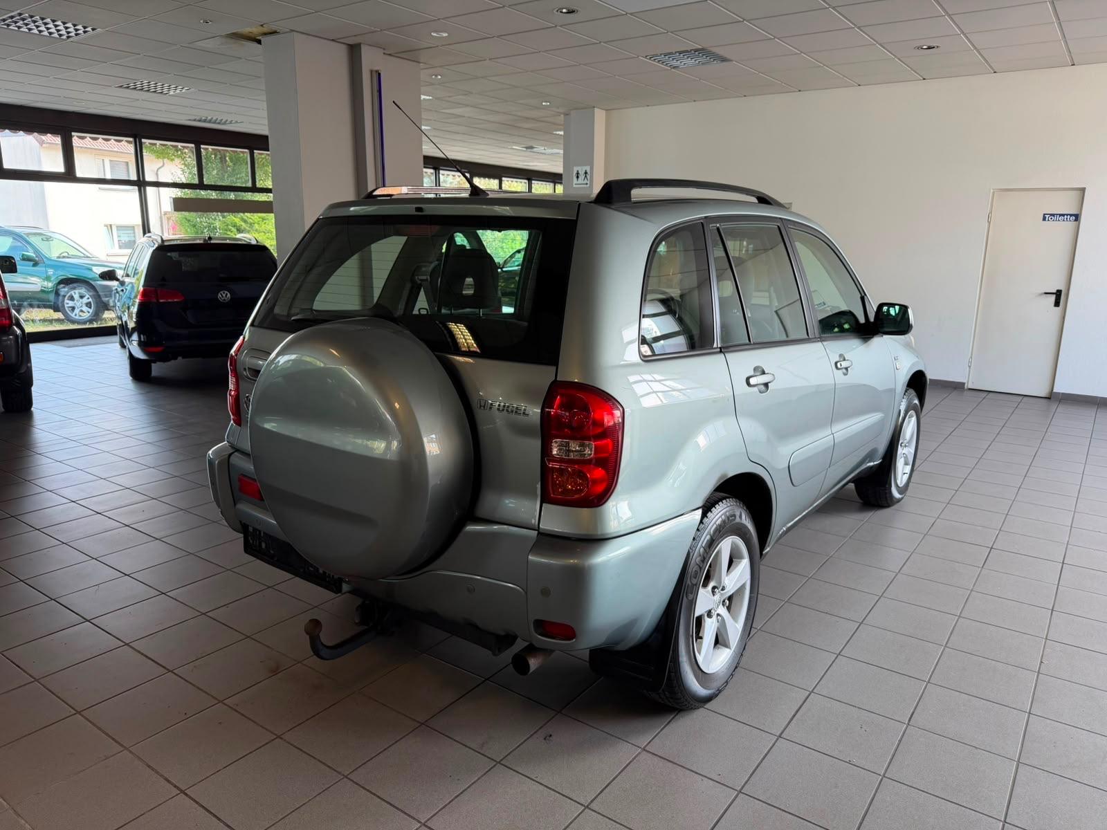 Toyota RAV4 2.0 VVT-i 150 ch 4x4 Sol • Attelage • Radar de recul