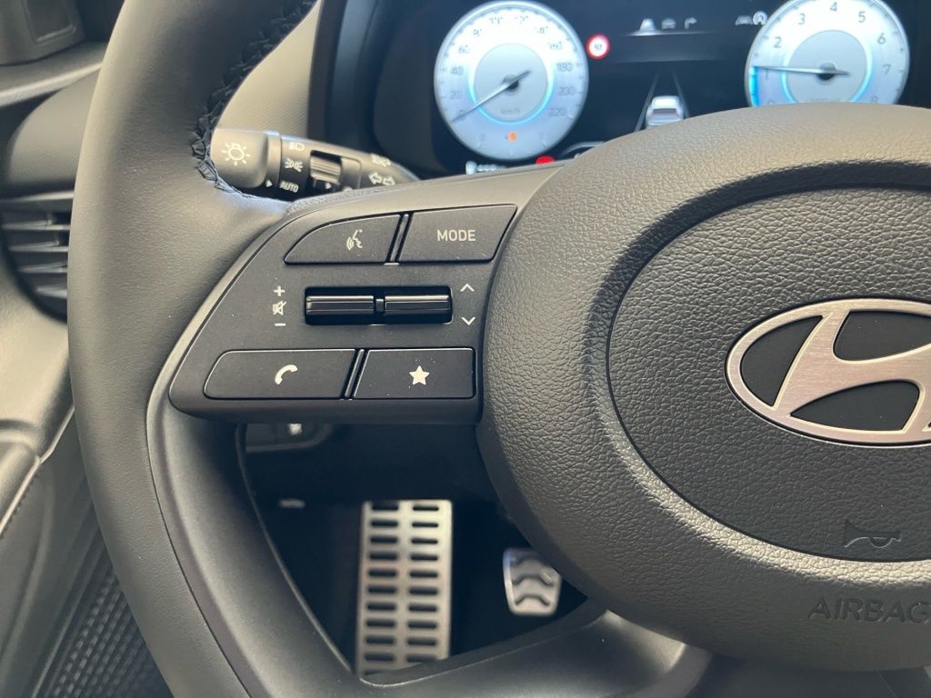 Fahrzeugabbildung Hyundai BAYON 1.0 T-GDI 6-MT Blackline Fernlichtass. LED
