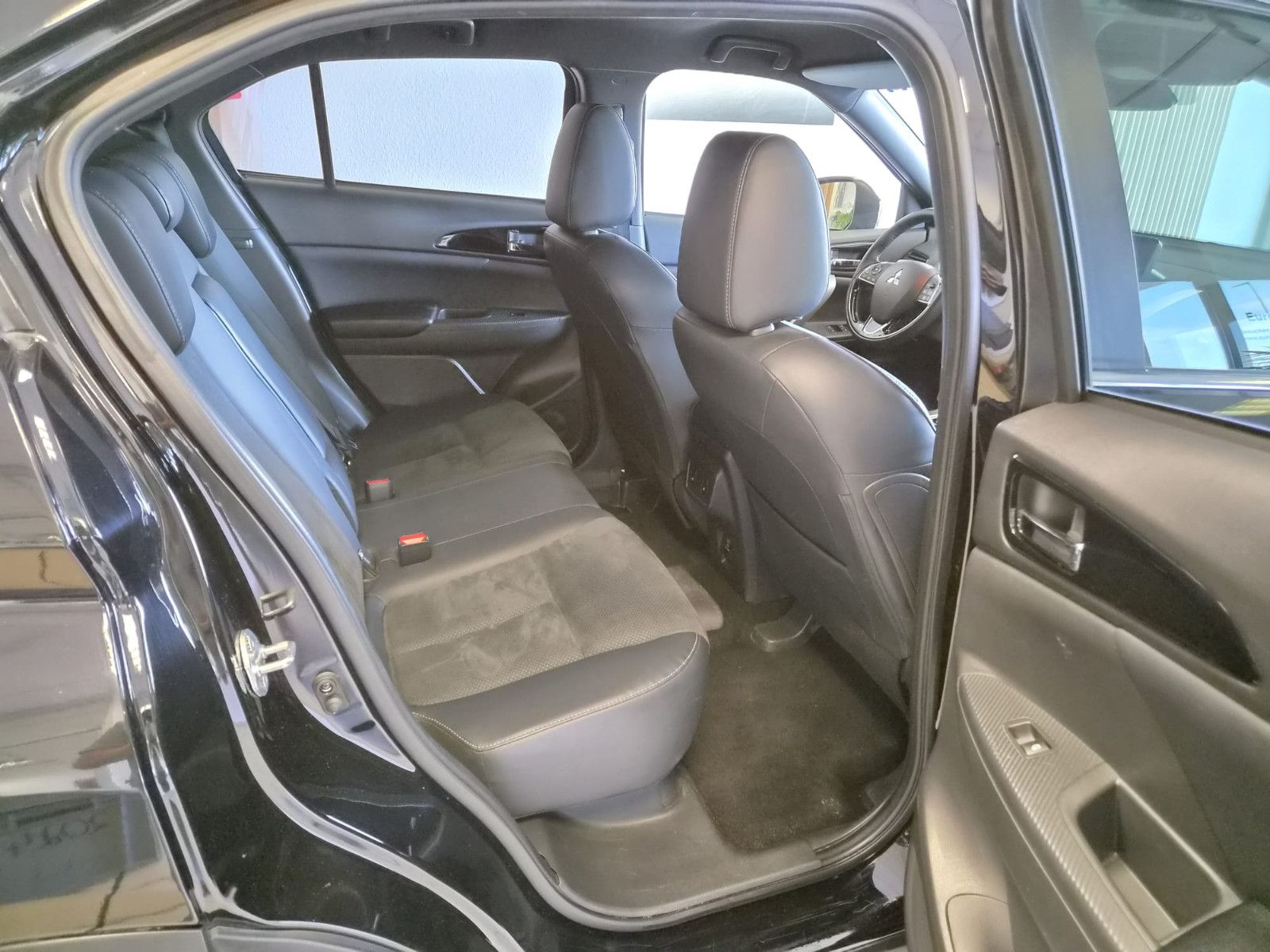 Fahrzeugabbildung Mitsubishi Eclipse Cross Plus Select Hybrid 4WD