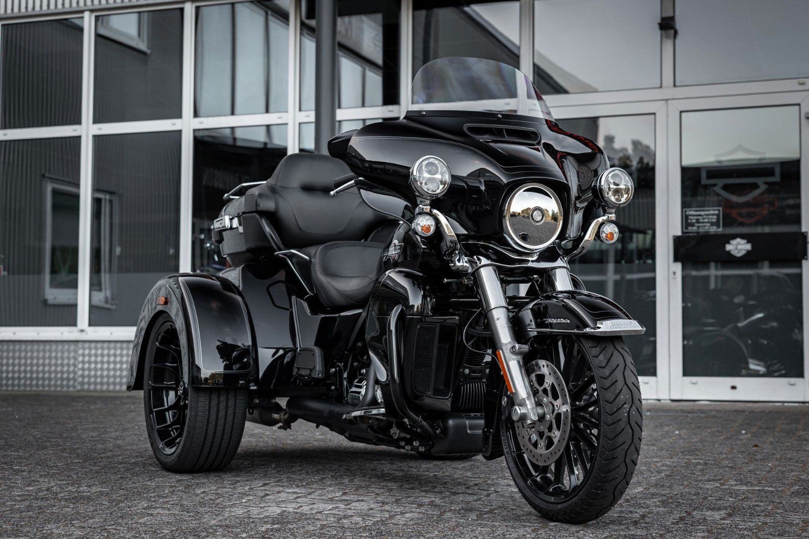 Fahrzeugabbildung Harley-Davidson TRI GLIDE ULTRA TRIKE - JEKILL&HYDE H-D ROULETTE