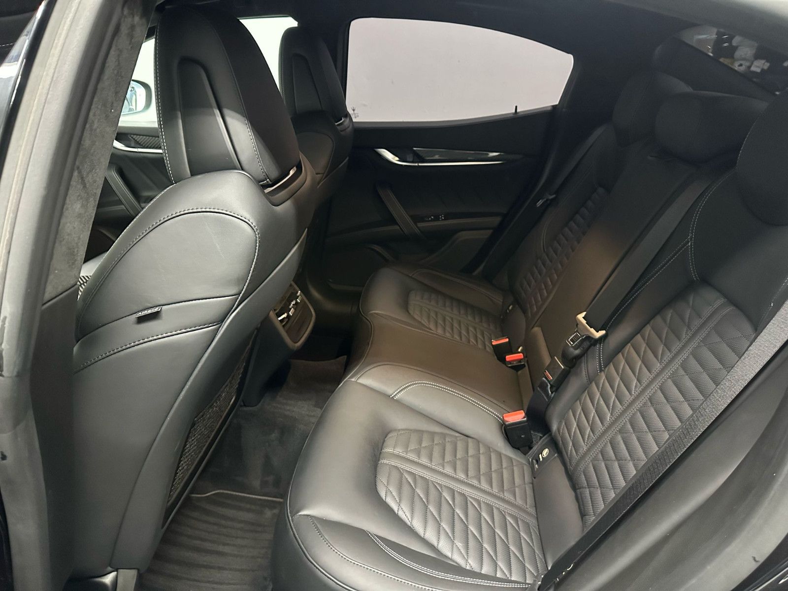 Fahrzeugabbildung Maserati Ghibli TROFEO V8   - SOFT CLOSE*NAVI*TEMPO*DAB*