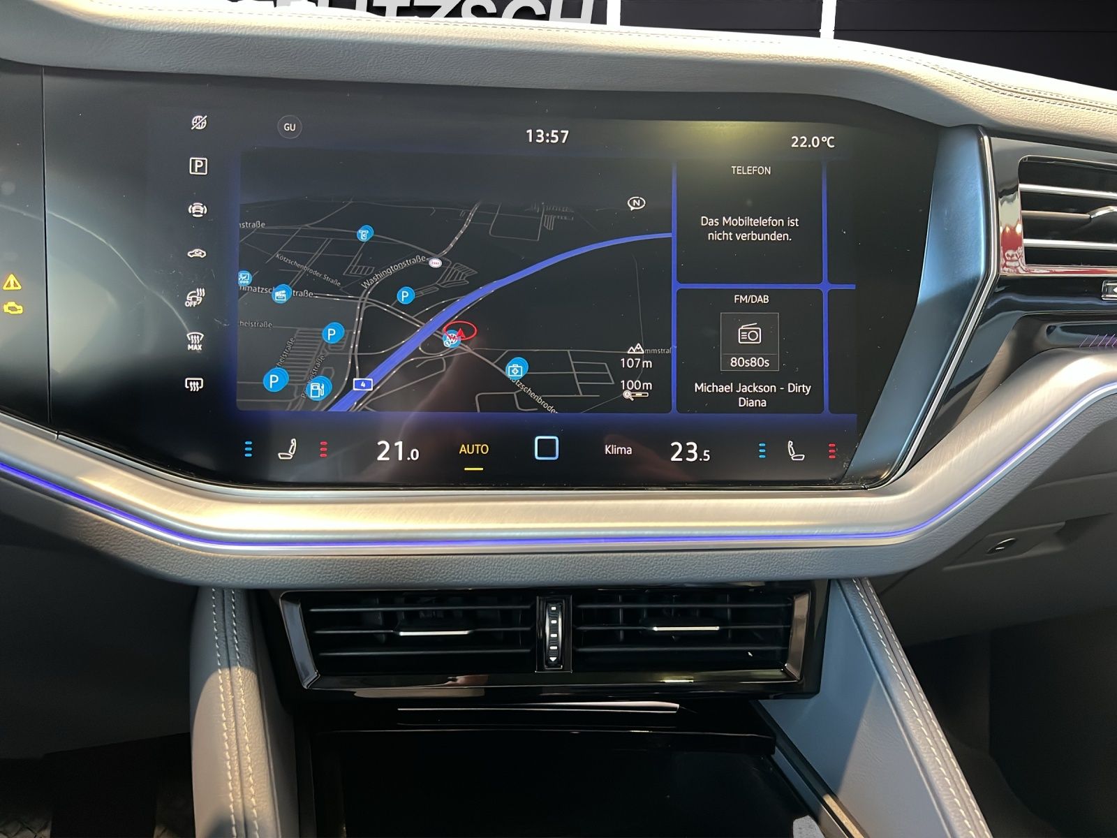 Fahrzeugabbildung Volkswagen Touareg TDI Elegance Matrix AHK HUD Luft Pano AI