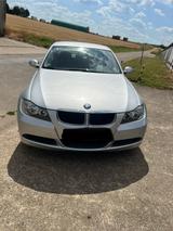 BMW E90 318i - BMW 318 aus 2006: 318i