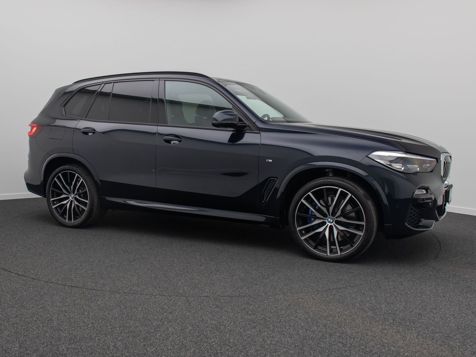 Fahrzeugabbildung BMW X5 xD40d M Sport Panorama Kamera HUD DAB B&W 22"