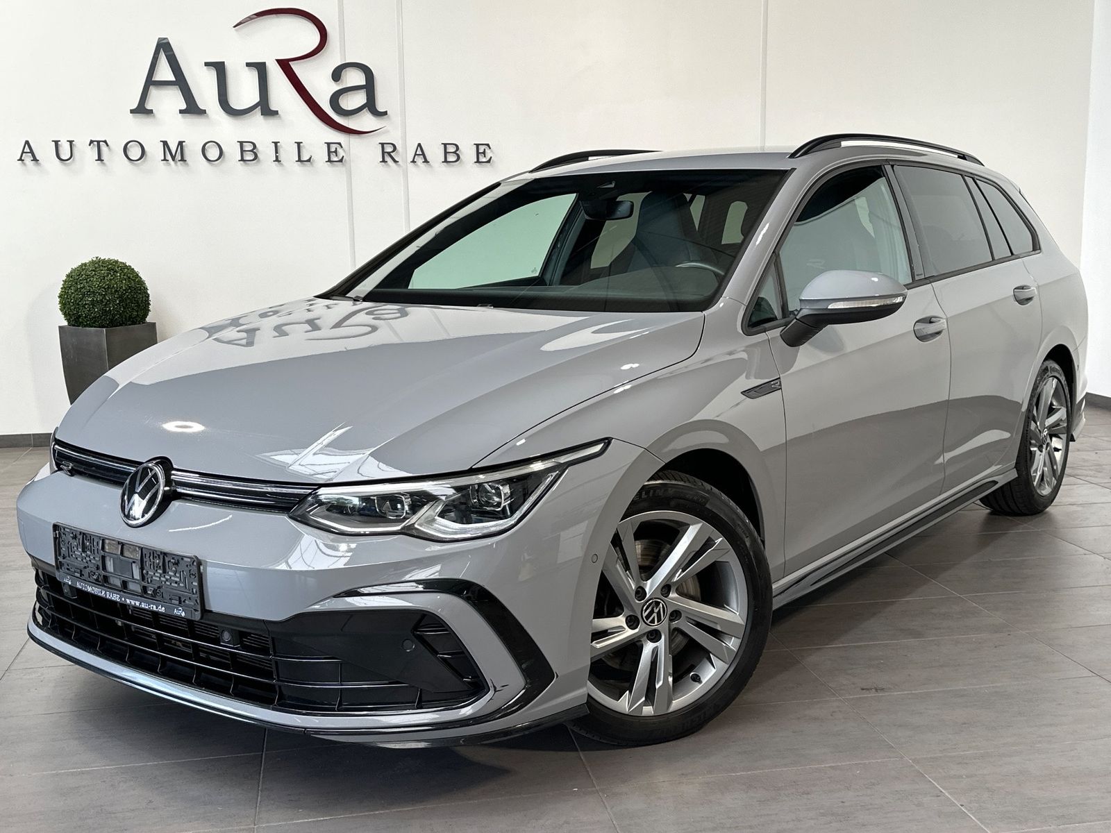Fahrzeugabbildung Volkswagen Golf Variant 2.0 TDI DSG R-Line NAV+LED+AHK