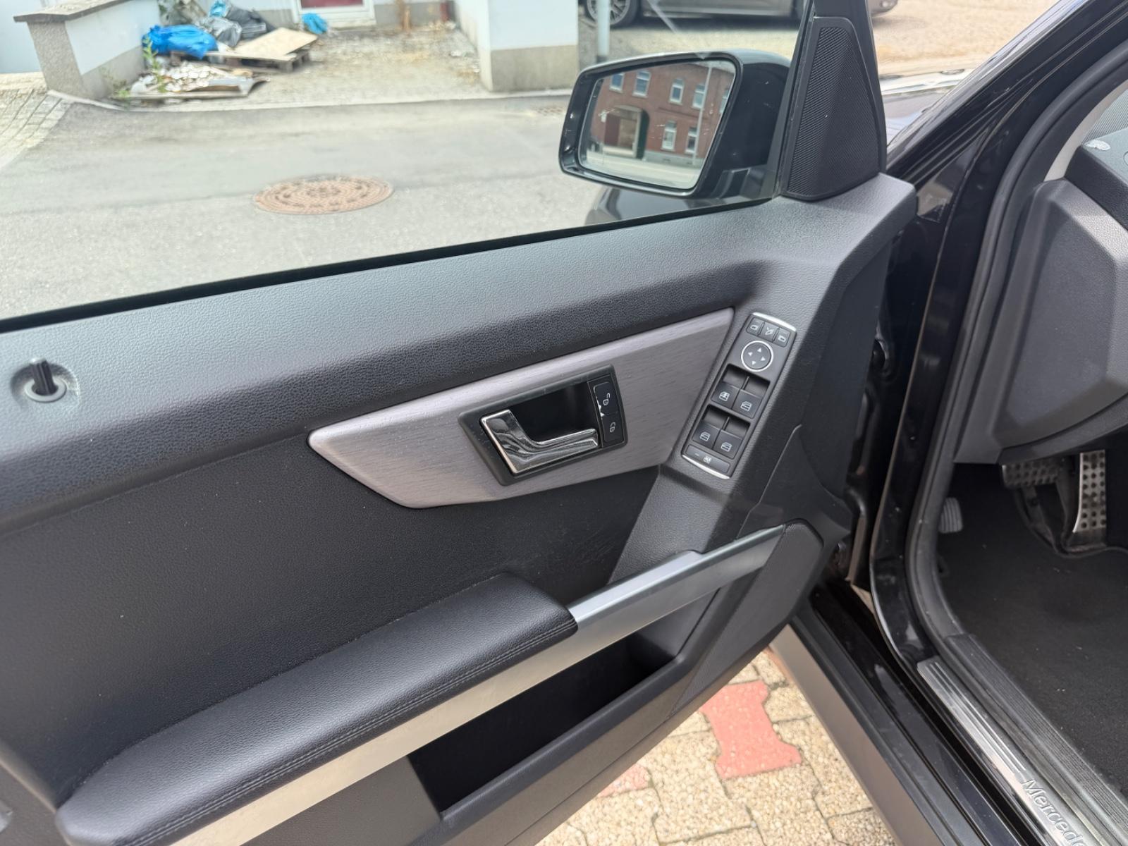 Mercedes-Benz GLK220 2011 — photo 10