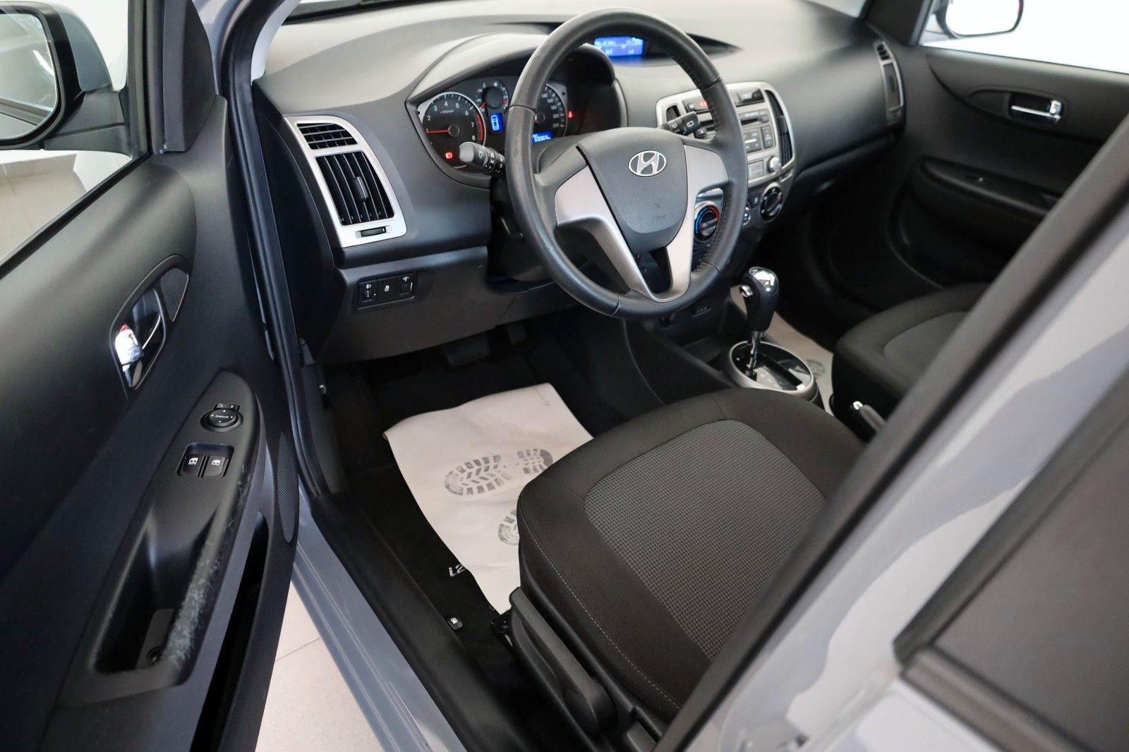 Fahrzeugabbildung Hyundai i20 1.4 Automatik ,Aluräder