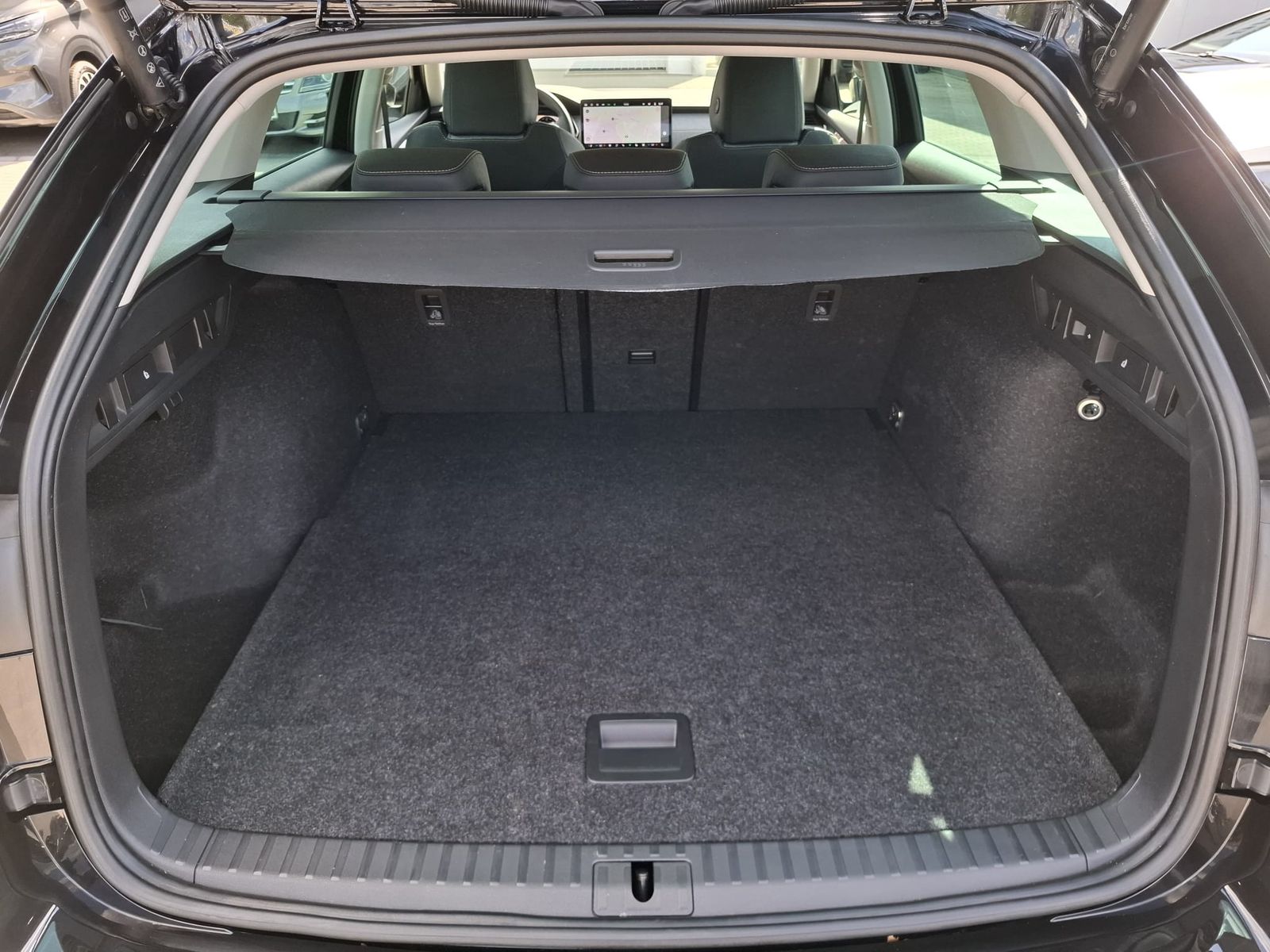 Fahrzeugabbildung SKODA Octavia 1.5 eTSI DSG Selection LED*AHK*5J-Gar.