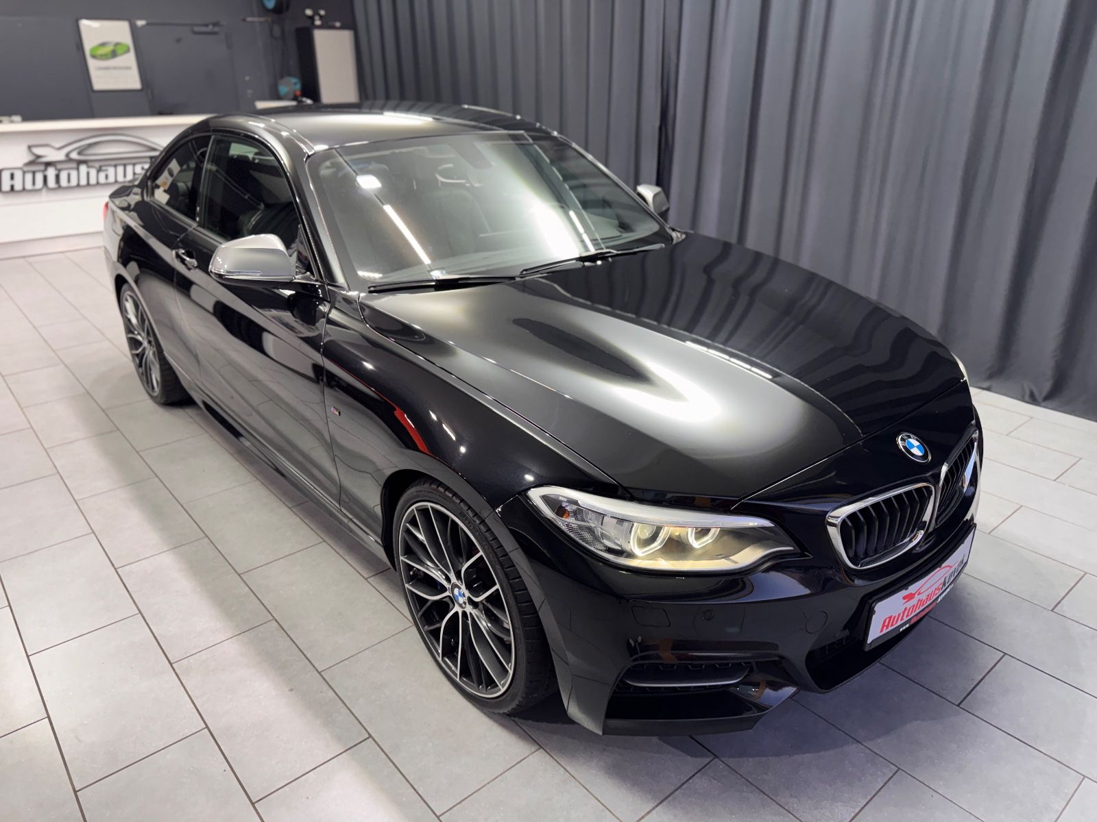Fahrzeugabbildung BMW M240i Coupe xDrive|M-PERFORMANCE|1.HAND|