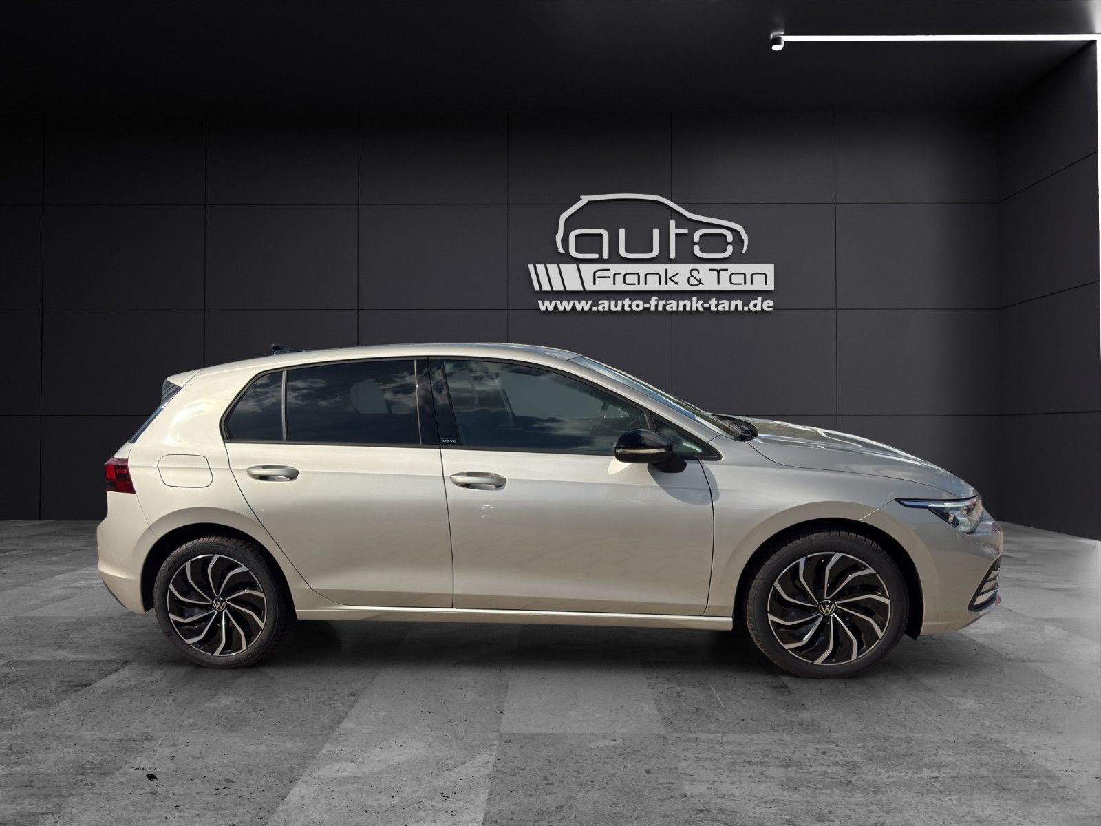 Fahrzeugabbildung Volkswagen Golf VIII 1.5 eTSI ACC/Apple/Ambiente/Keyless