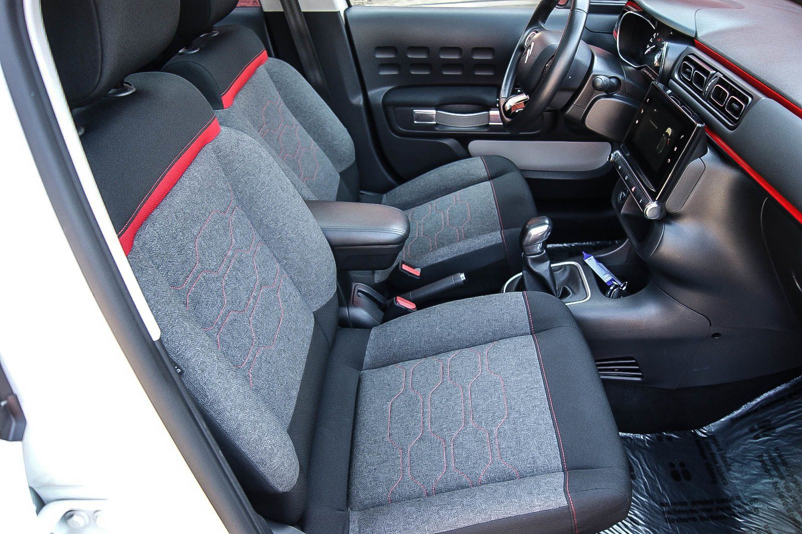 Fahrzeugabbildung Citroën C3 Shine 1.2 VTi PANORAMA KAMERA DASHCAM KEYLESS