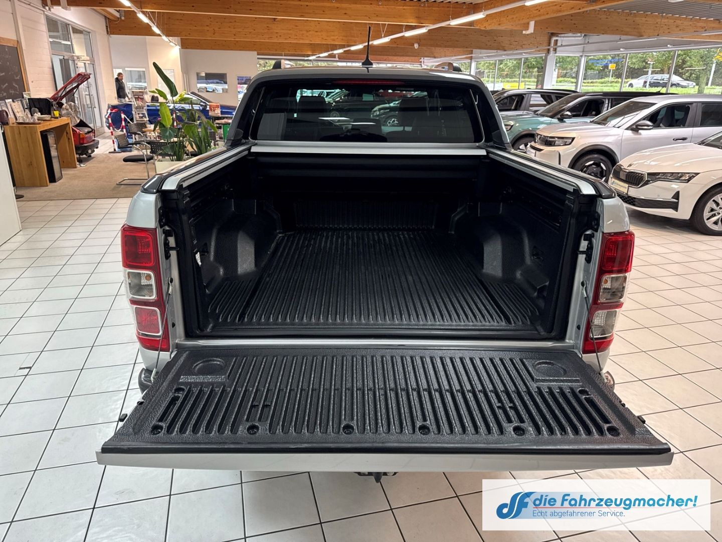 Fahrzeugabbildung Ford Ranger Wildtrak DOKA 212PS 4x4 AHK Navi Leder LE