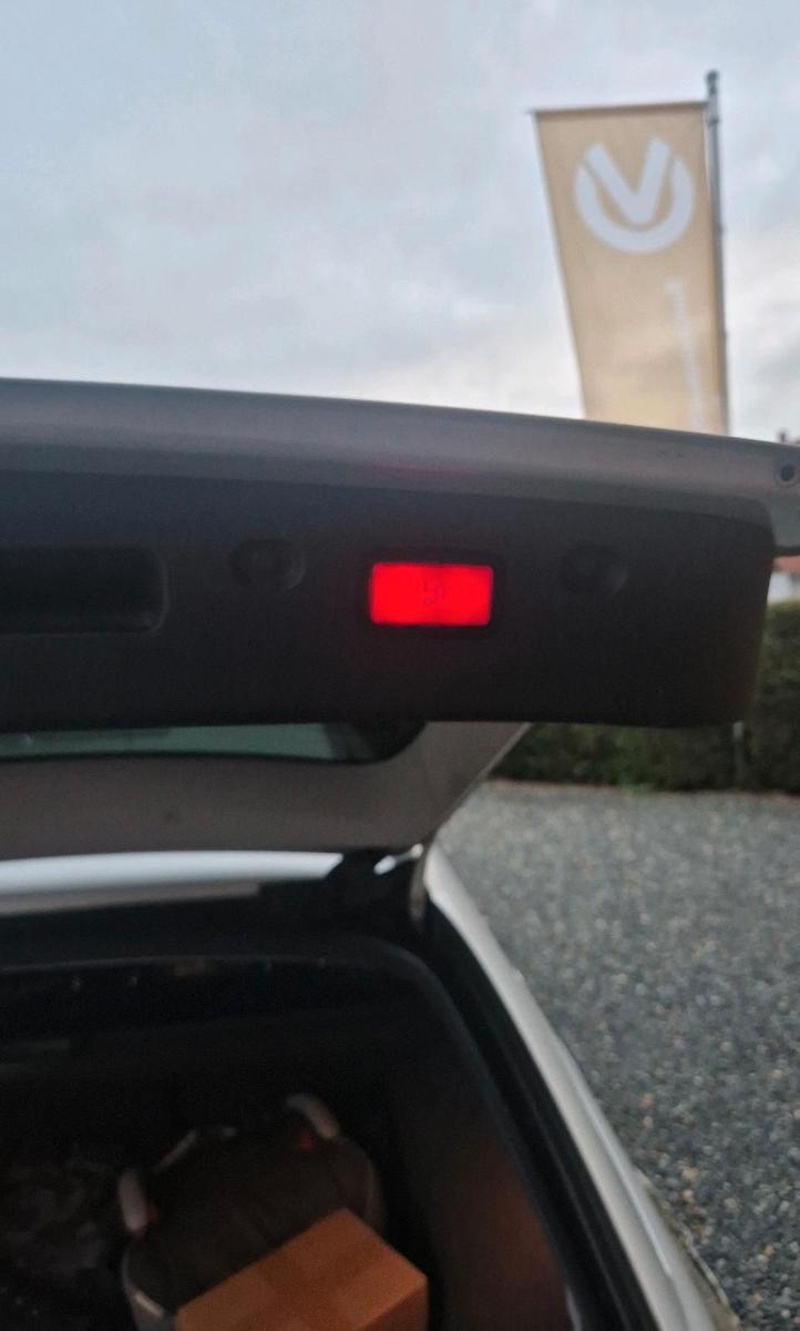 Mercedes-Benz E320 2004 — photo 12