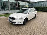 Skoda Octavia 1.4 TSI Kombi_Automatik_AHK_Scheckheft - Skoda Octavia aus 2012 mit Benzin-Antrieb: Kombi, 1.4