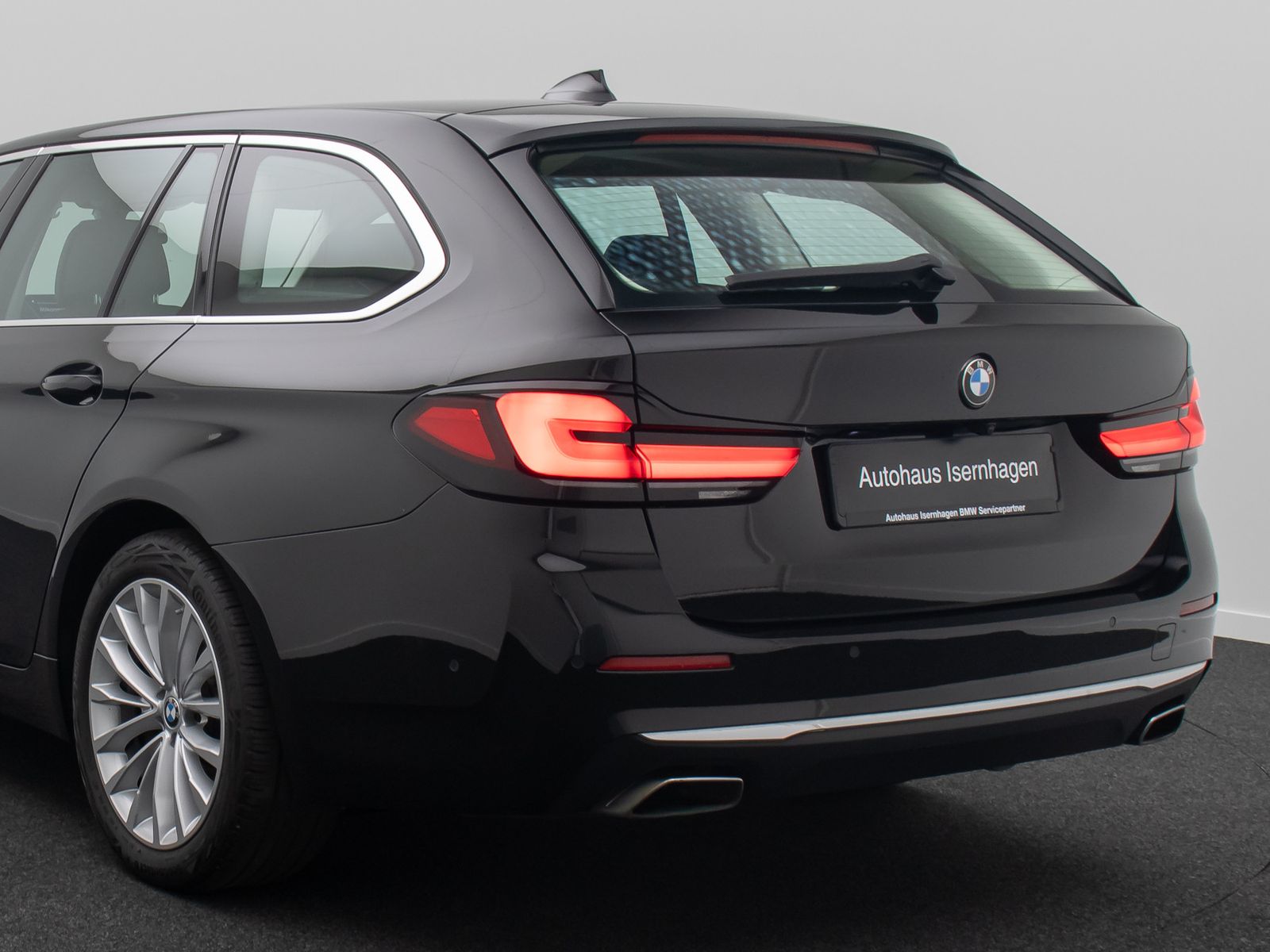 Fahrzeugabbildung BMW 530d Luxury Line HUD DAB H/K Panorama Individual