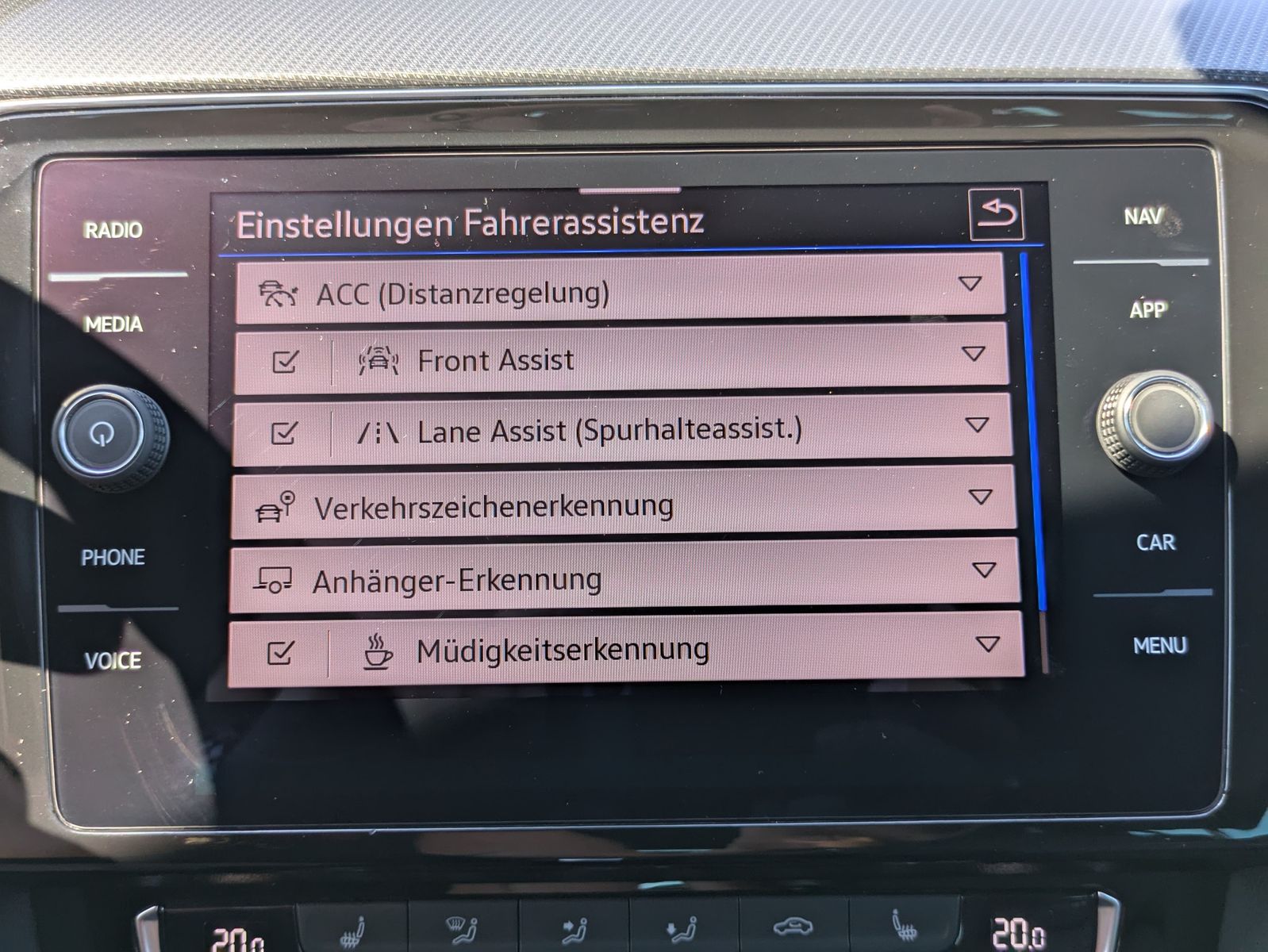Fahrzeugabbildung Volkswagen Passat 2.0 TDI DSG R-Line 2x 4Motion LEDER*LED