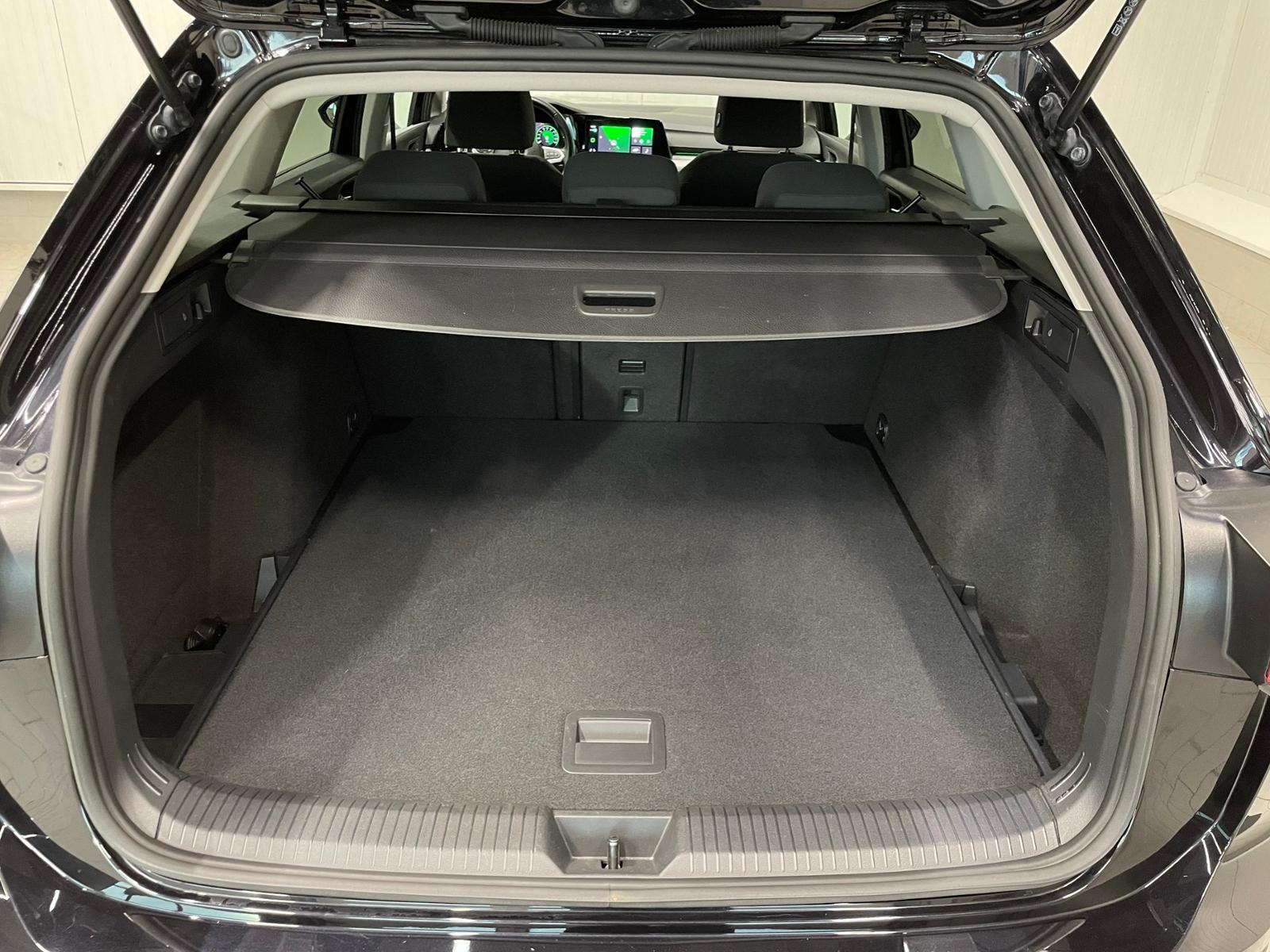 Volkswagen Golf VIII Variant Life 1.0 eTSI DSG RFK NAVI TRA, миниатюра 5