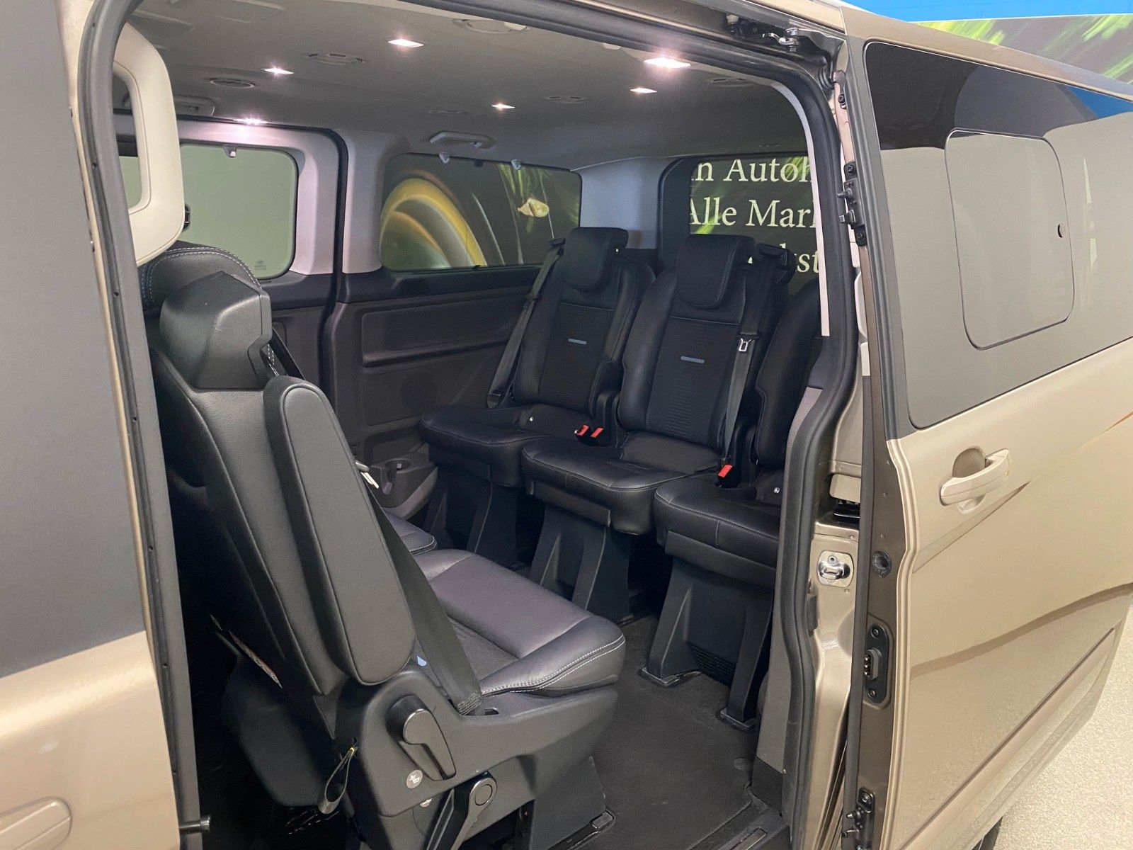 Fahrzeugabbildung Ford Tourneo Custom ACTIVE+8 Sitze+NAVIGATION++XENON+