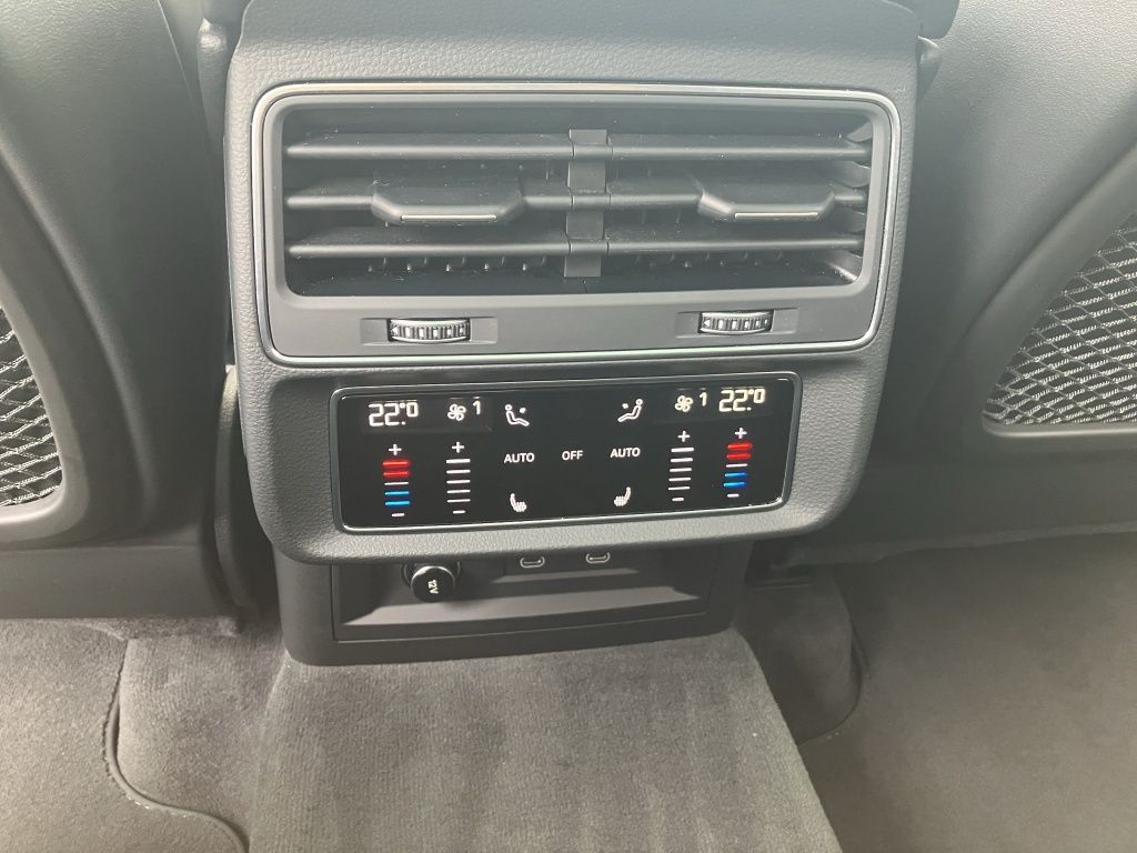 Fahrzeugabbildung Audi SQ8 4.0 TFSI qu. MATRIX*HUD*AHZV*B&O*STHZG*22''*