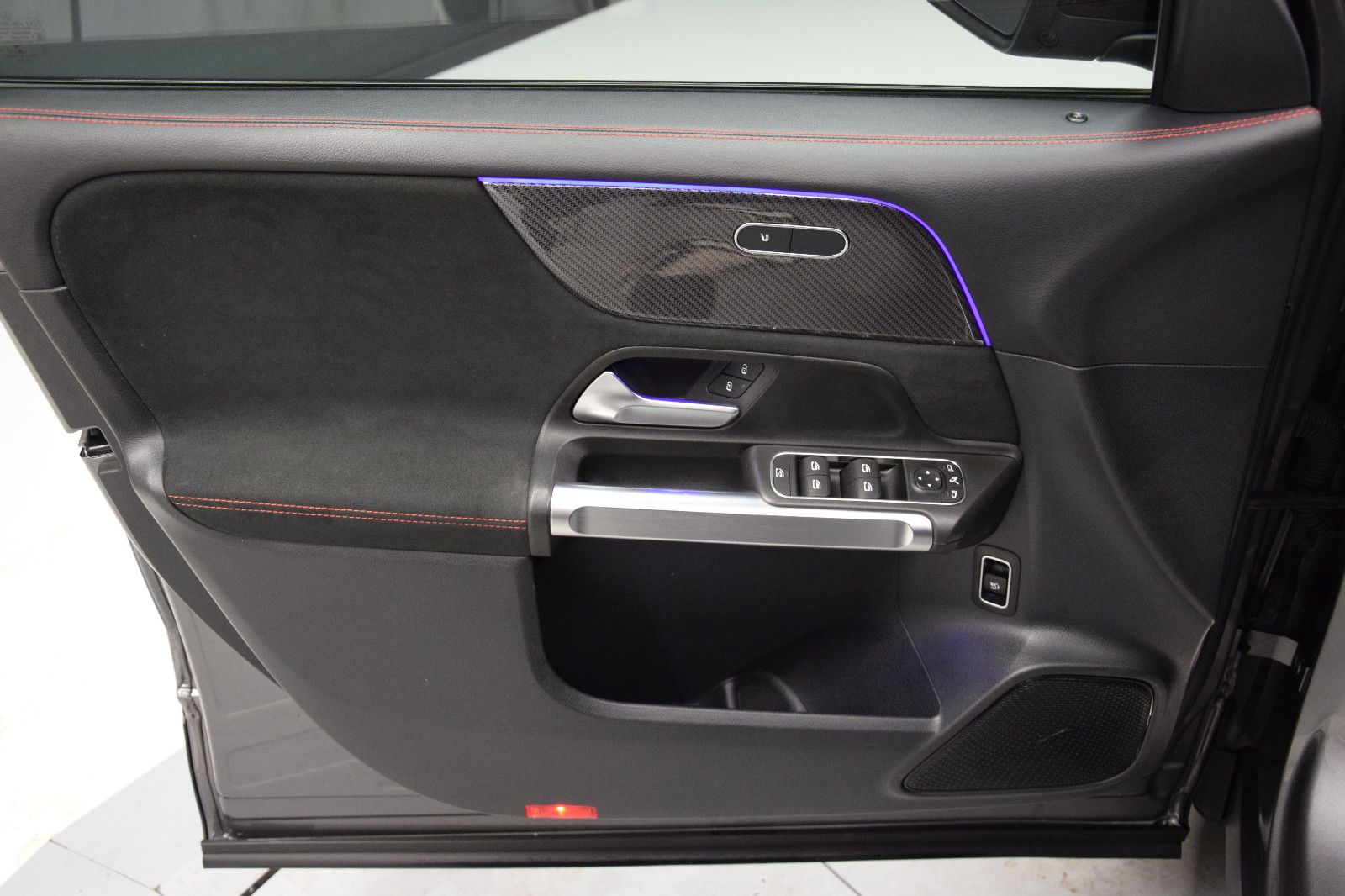 Fahrzeugabbildung Mercedes-Benz GLB 200 AMG Line 7Sitze Pano Ambi Widescreen AHK