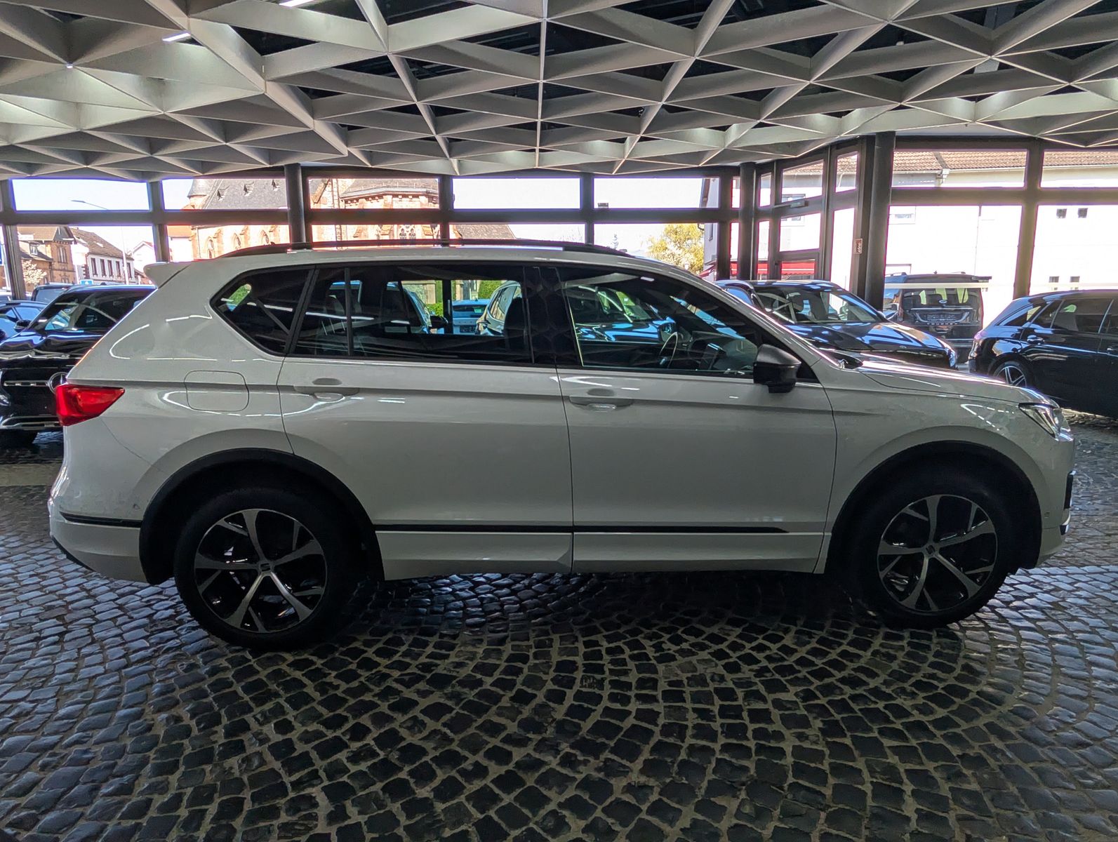 Fahrzeugabbildung SEAT Tarraco FR AHK PANO ACC VIRT APP MEMO BEATS StHz