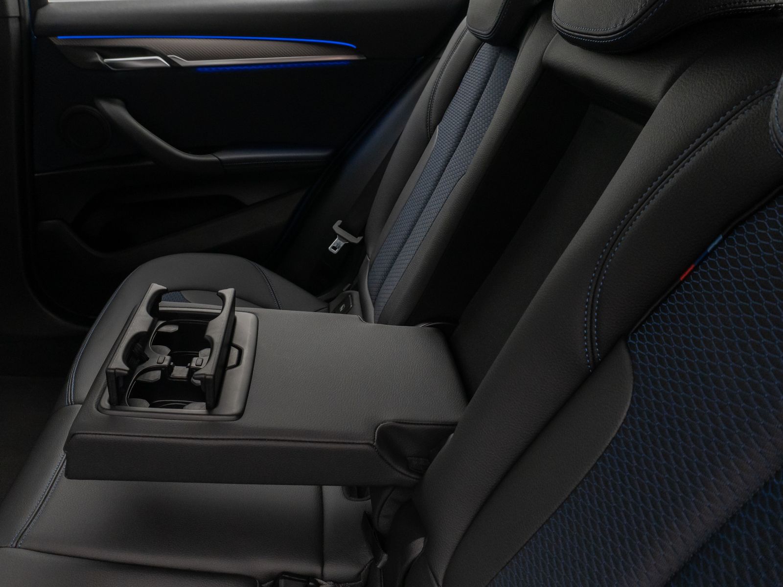 Fahrzeugabbildung BMW X2 xD20i M Sport DAB HUD Navi+ Alarm LED PDChint