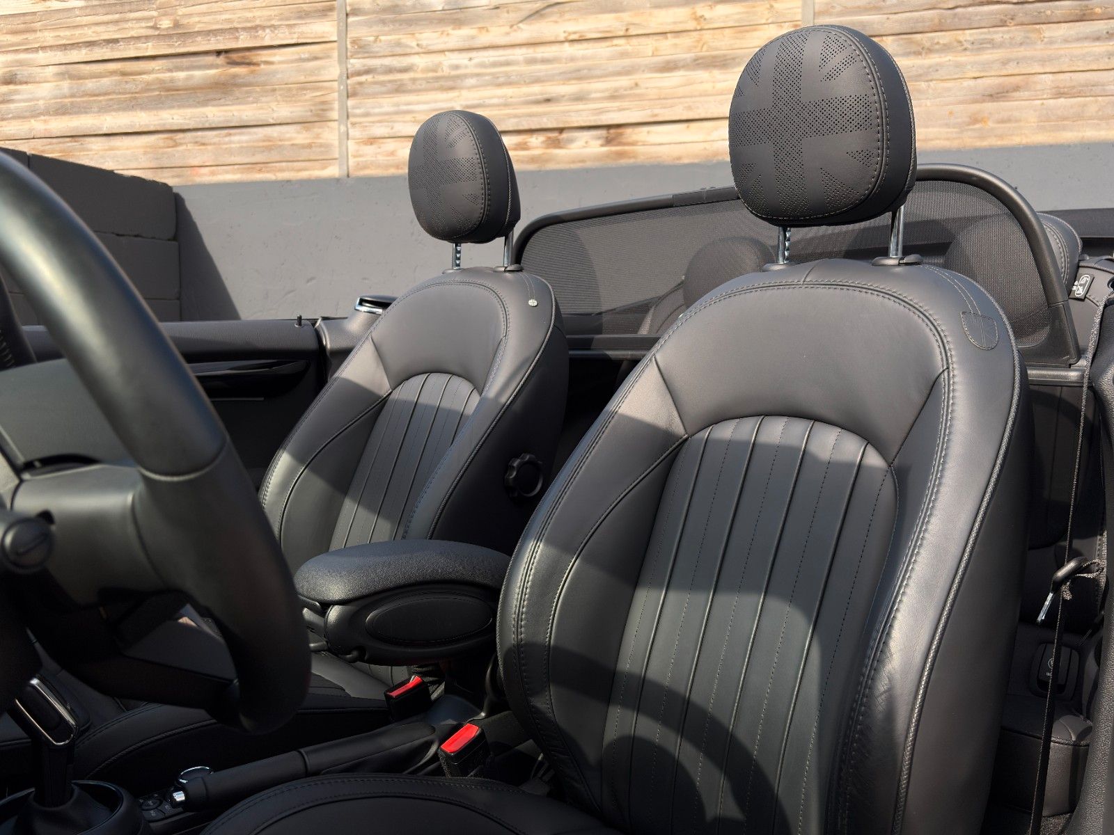 Fahrzeugabbildung MINI Cooper Cabrio JCW-Trim CarPlay Navigation LHZ