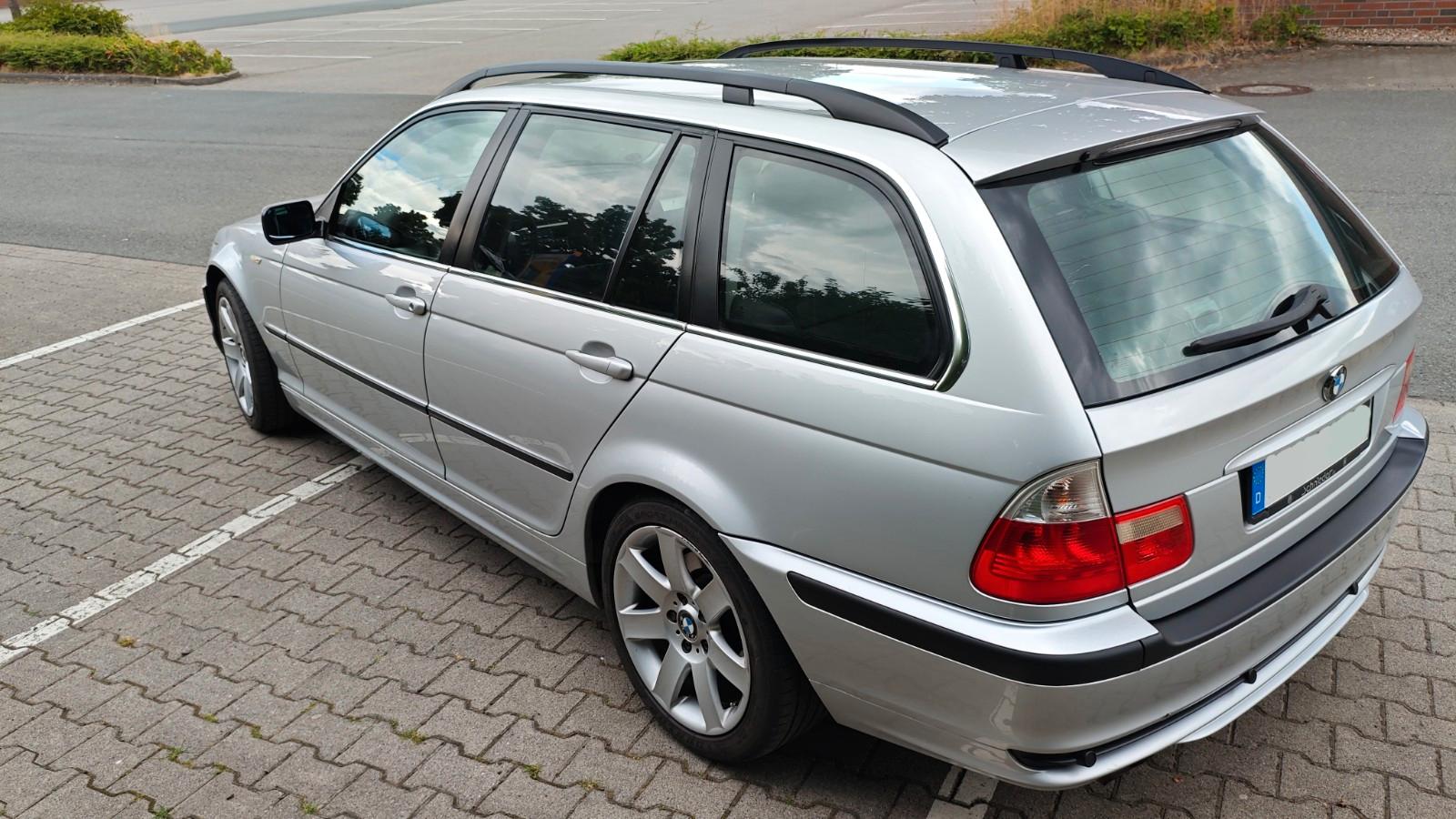 BMW 320 2004 — interior