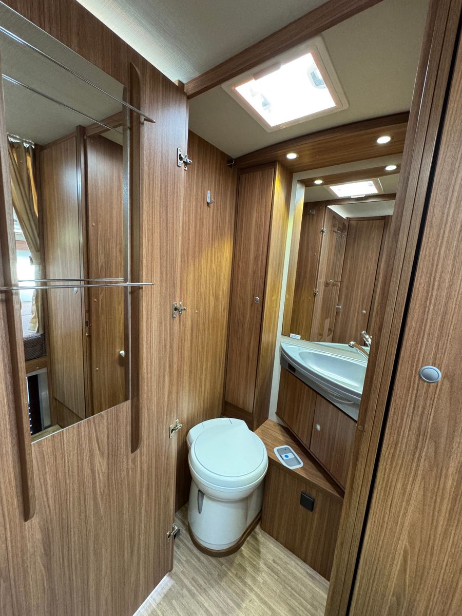 Fahrzeugabbildung Carado T 334 FIAT DUCATO AUTOMATIK SOLAR TV SAT AHK CAM