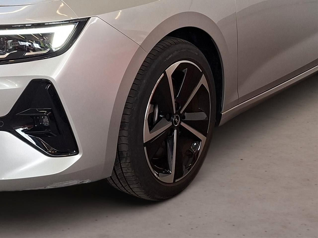 Fahrzeugabbildung Opel Astra L Lim. 1.6 HYBRID GS SPORT NAVI/360°/SPORT