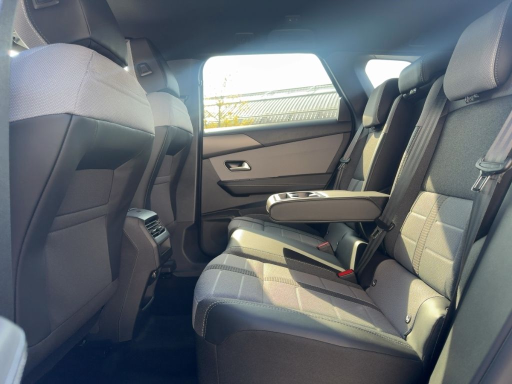 Fahrzeugabbildung Opel Grandland GS, AHK, Allwetter, 360 Grad Kamera,