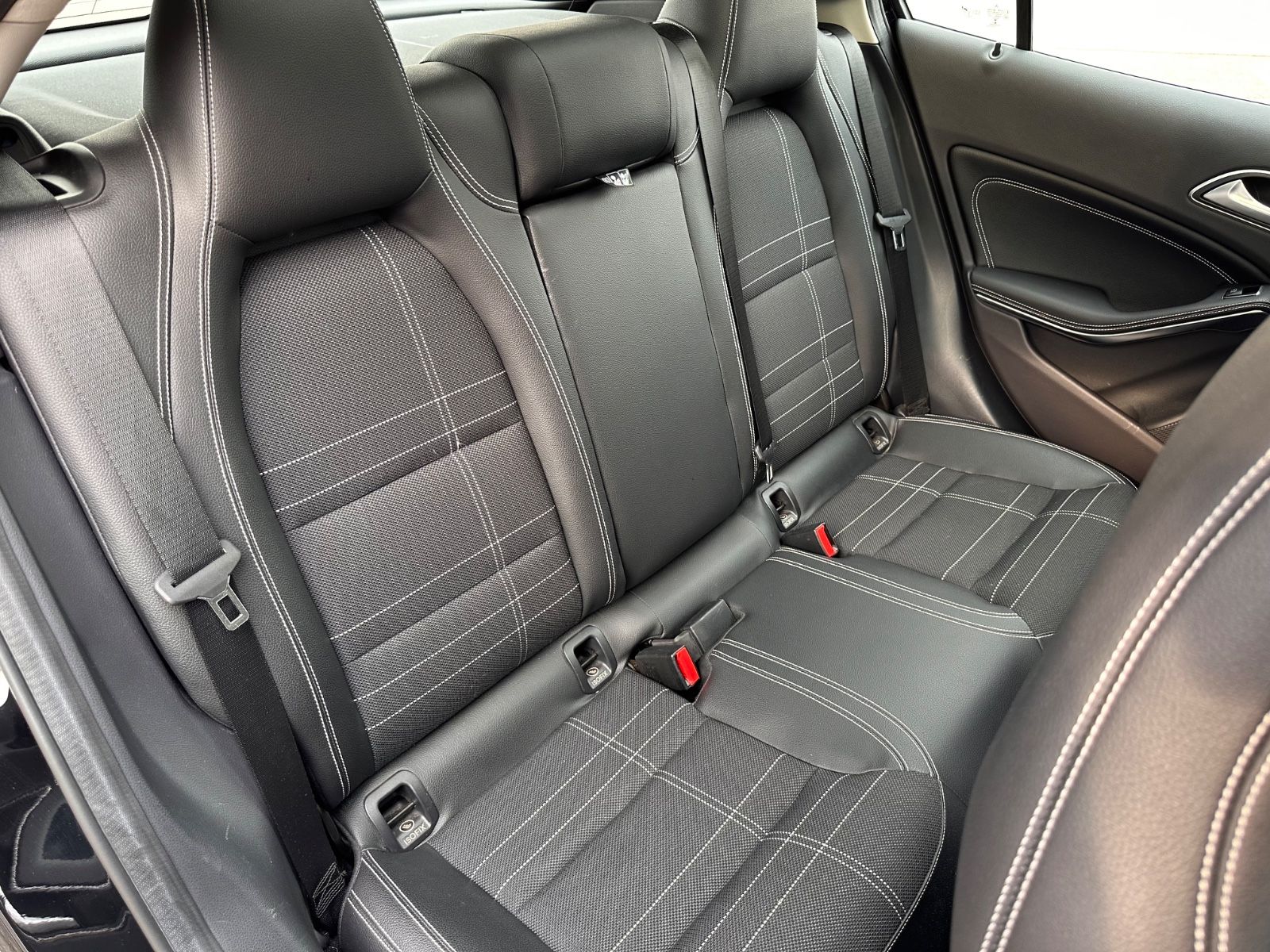 Fahrzeugabbildung Mercedes-Benz GLA 220 CDI Urban DCT AHK/Pano/SHZG/STANDHZG/GRA