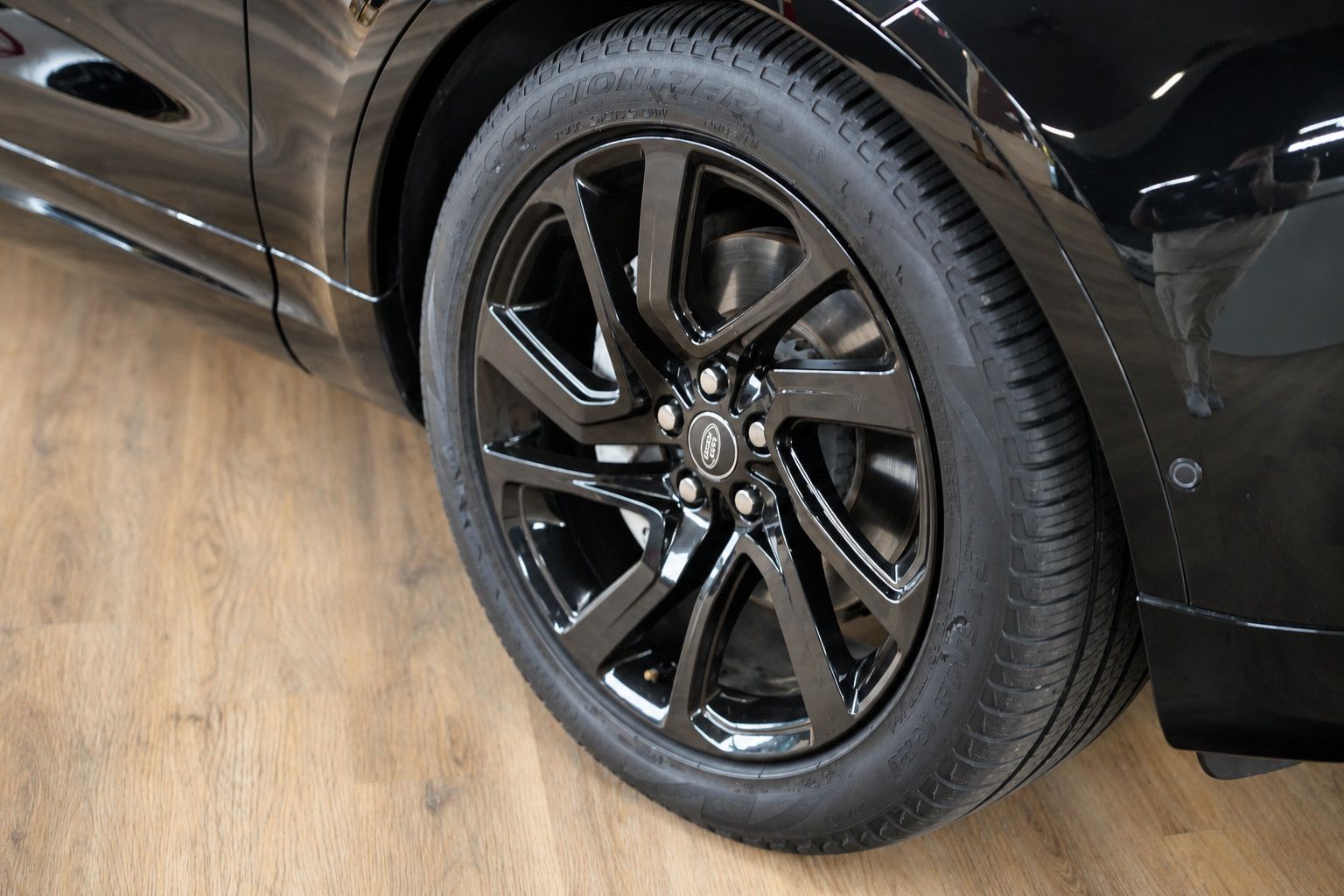 Fahrzeugabbildung Land Rover Discovery SE*R-Dynamic*7-Sitz*Pano*Meridian*360°