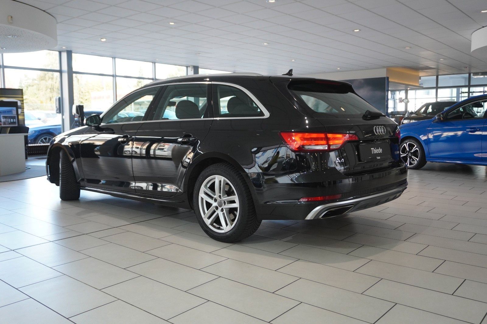 Fahrzeugabbildung Audi A4 Avant 35 TDI S-LINE SPORT NAVI/LED/KAMERA/DAB