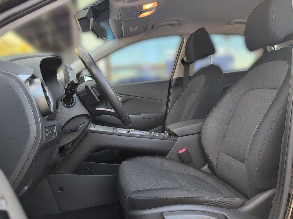 Fahrzeugabbildung Hyundai KONA EV 39kWh SELECT 11kW-OBC !GARANTIE-05.2030!